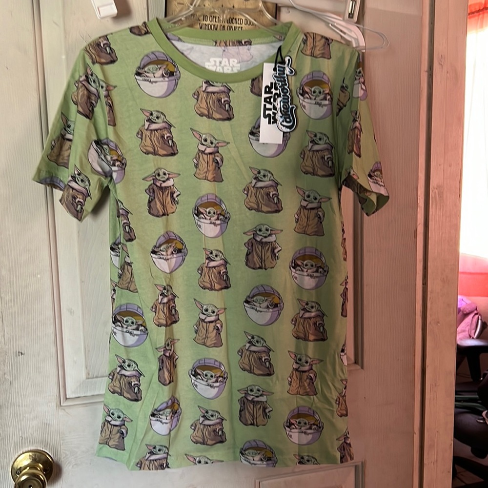 Baby Yoda T-shirt.